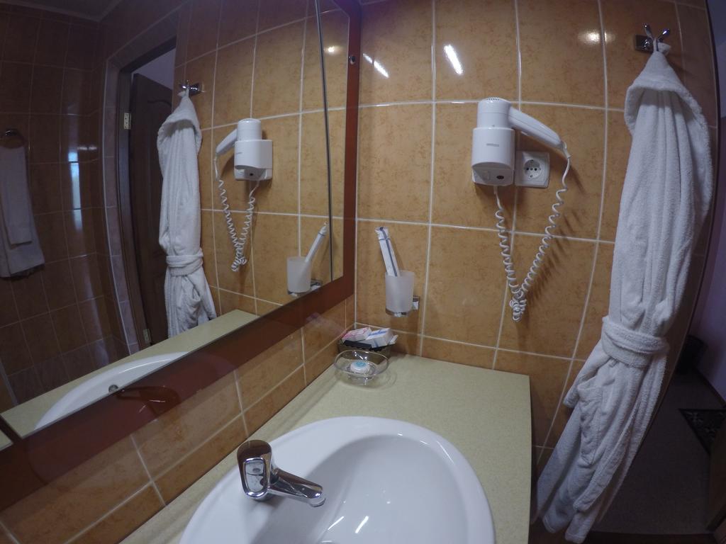 Kurmet Hotel Уральск Номер фото