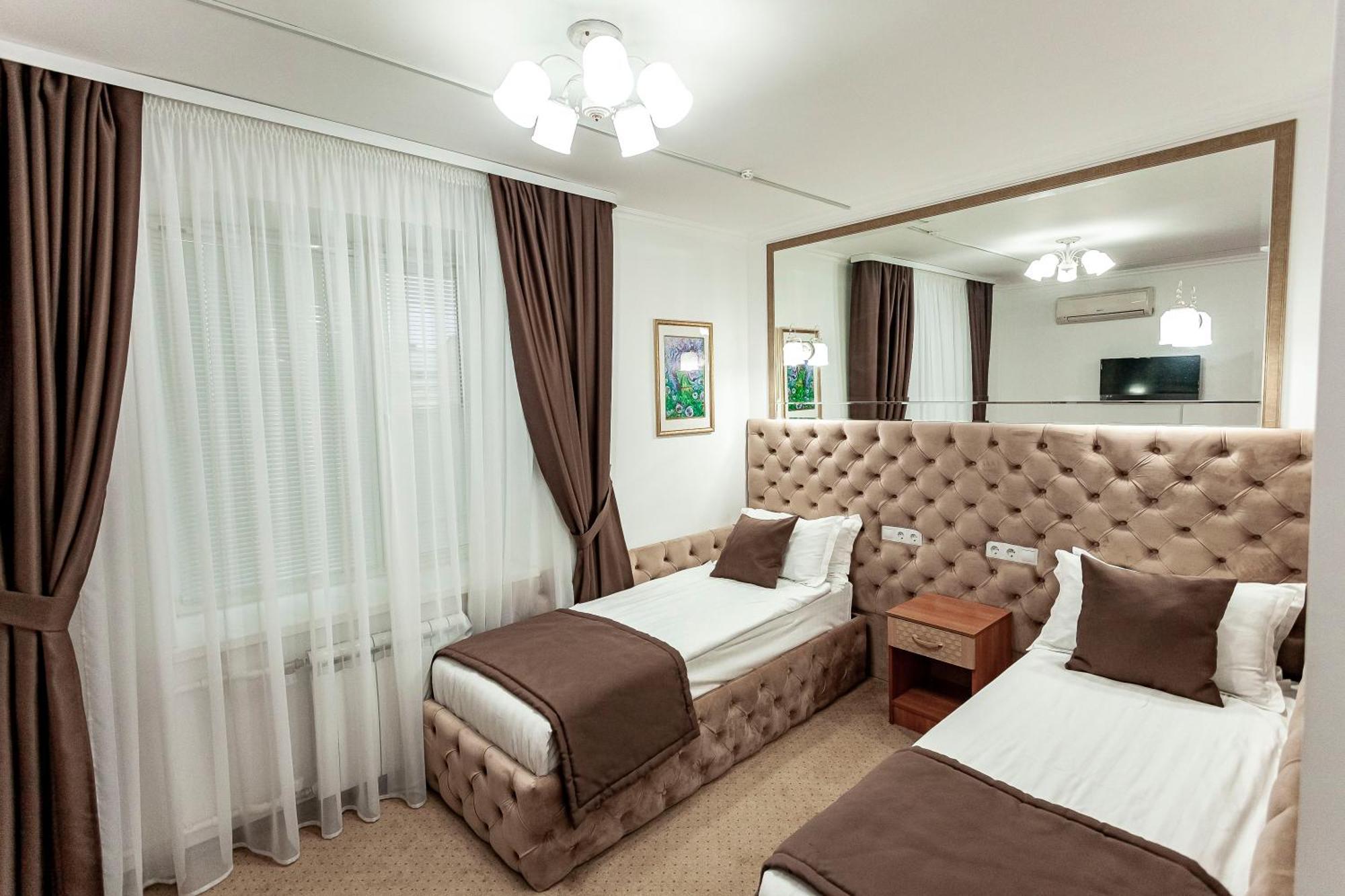 Kurmet Hotel Уральск Экстерьер фото
