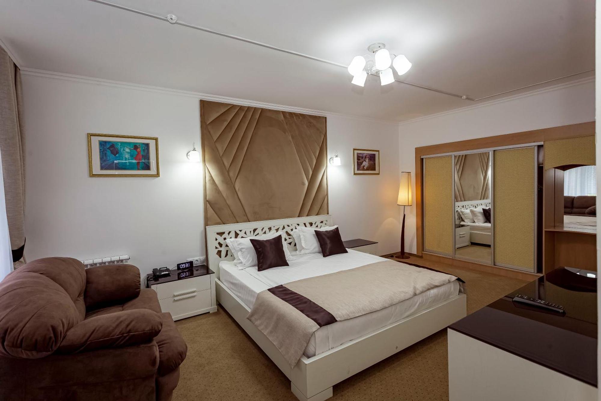 Kurmet Hotel Уральск Экстерьер фото