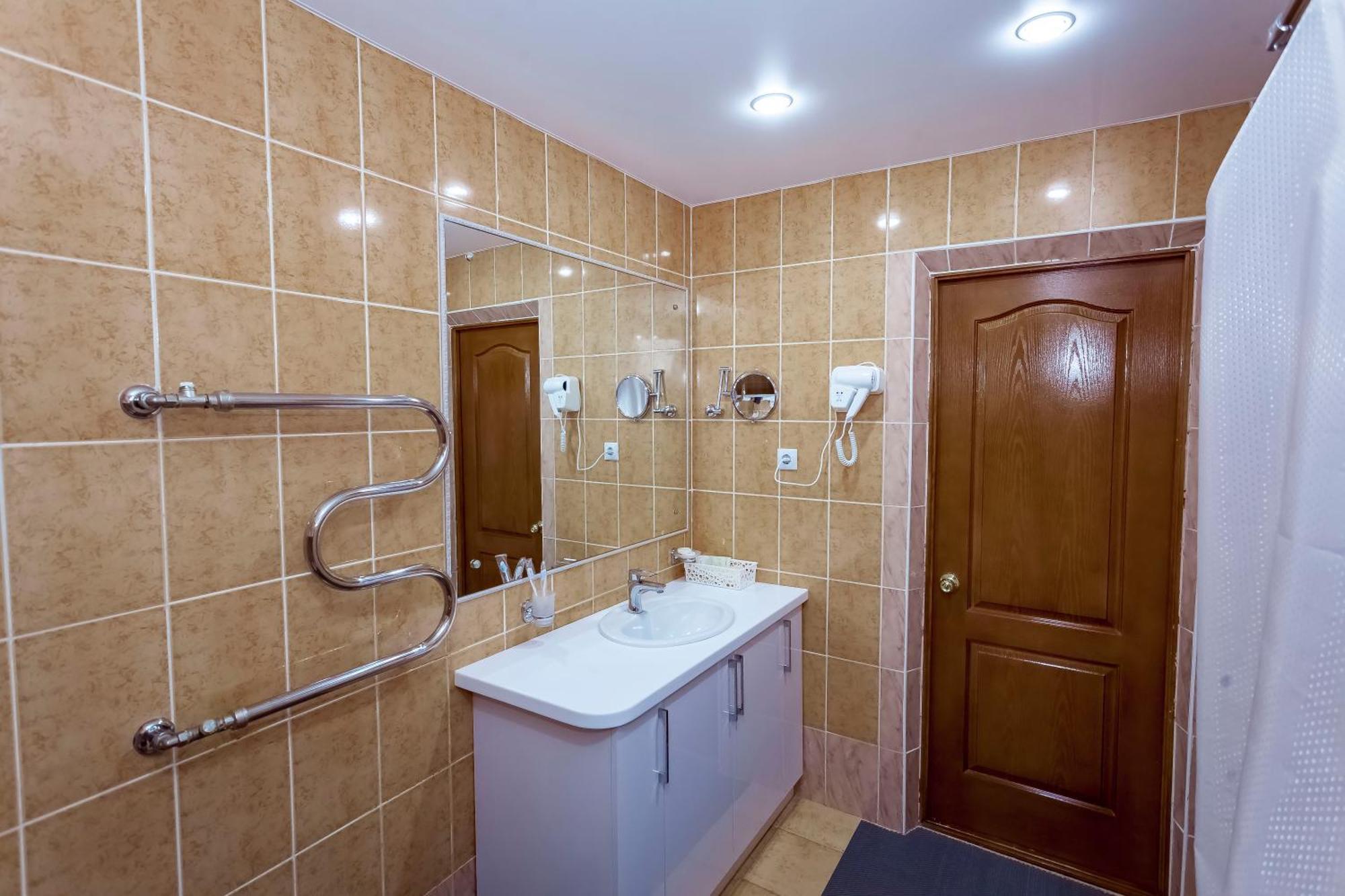 Kurmet Hotel Уральск Экстерьер фото