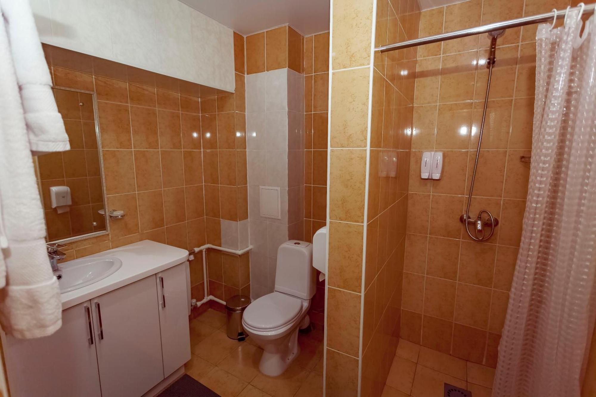Kurmet Hotel Уральск Экстерьер фото