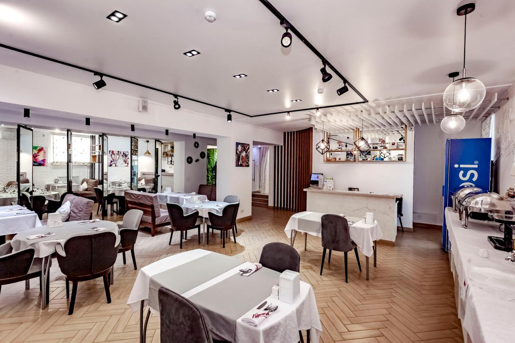 Kurmet Hotel Уральск Экстерьер фото