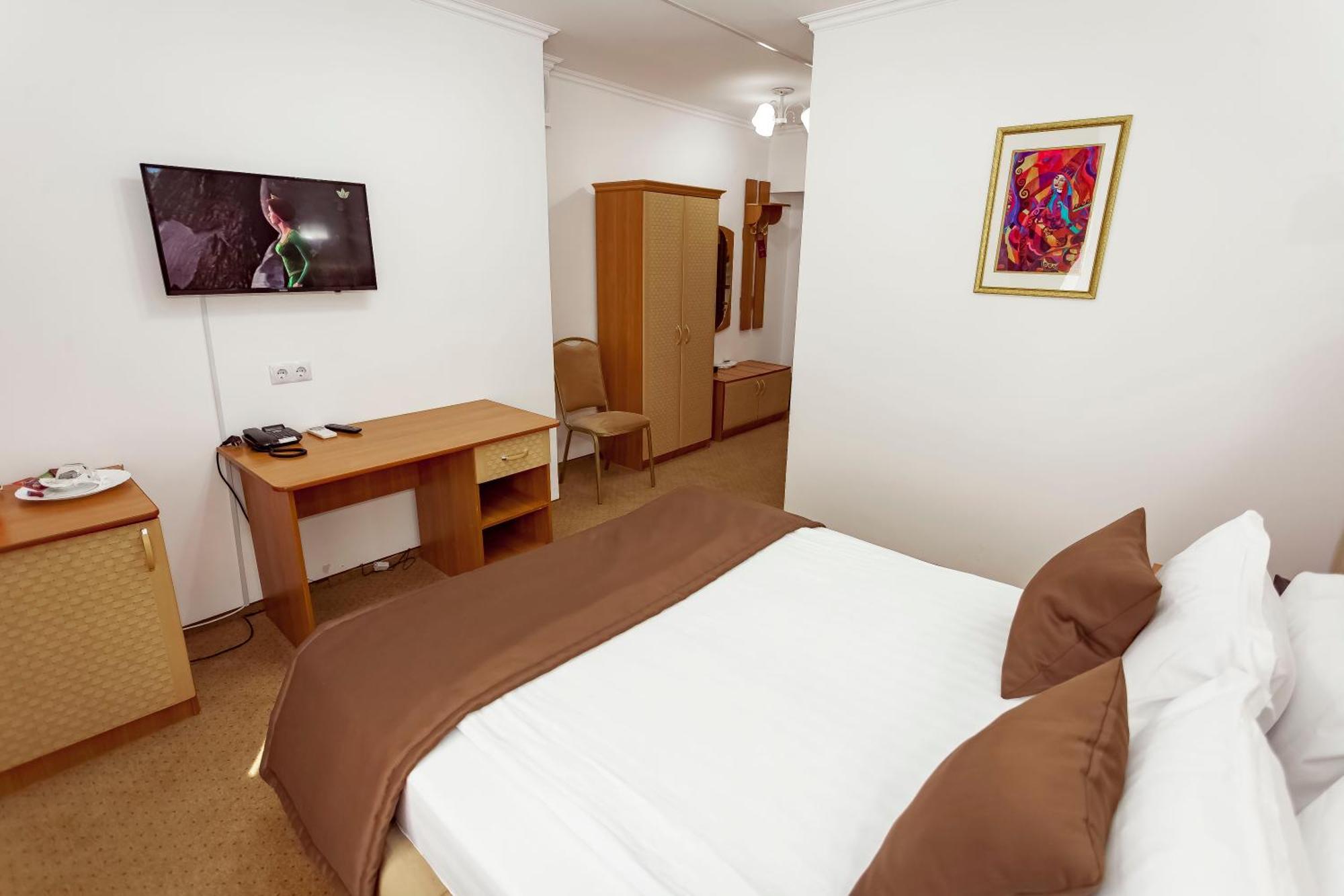 Kurmet Hotel Уральск Экстерьер фото