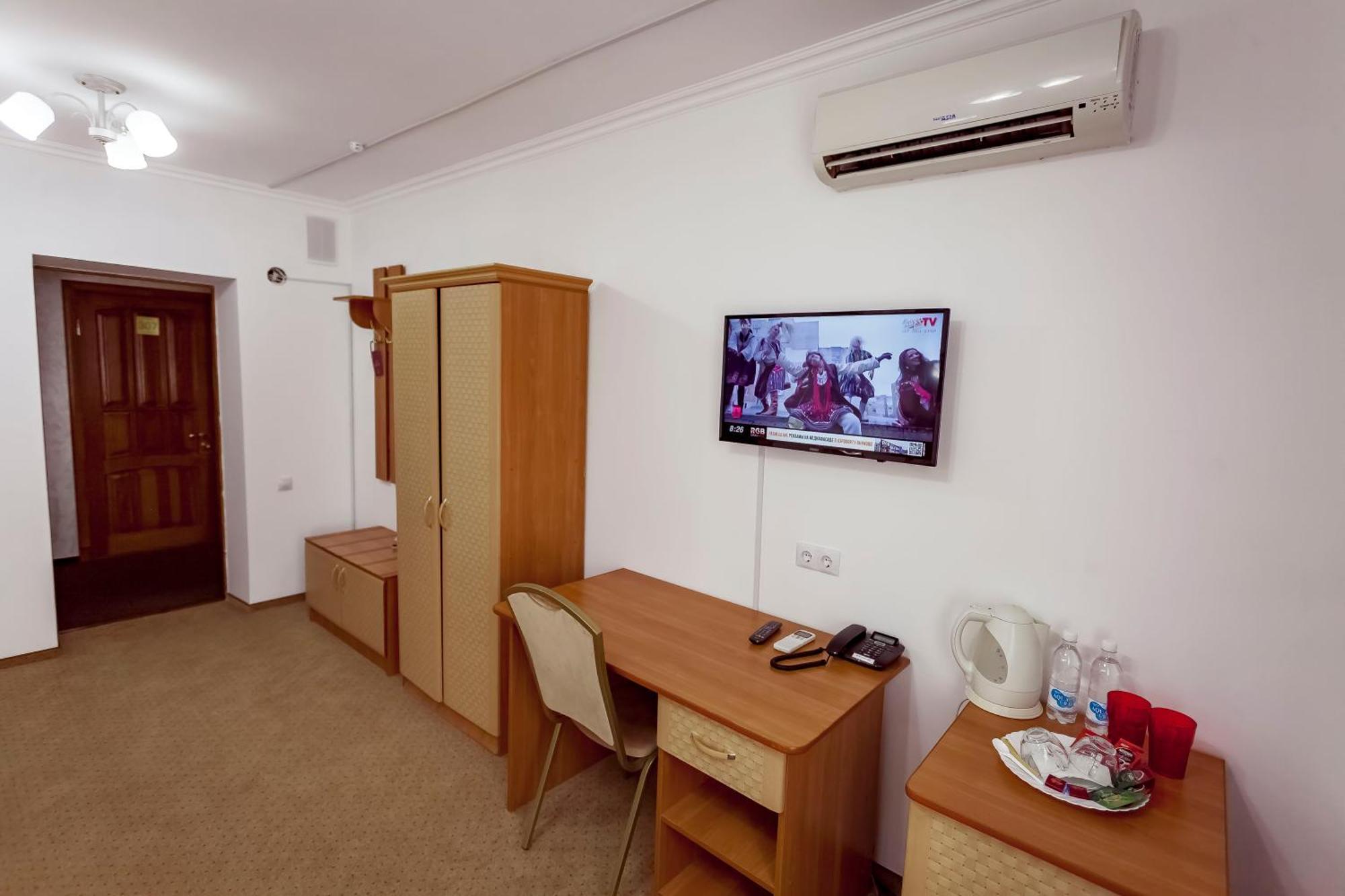 Kurmet Hotel Уральск Экстерьер фото