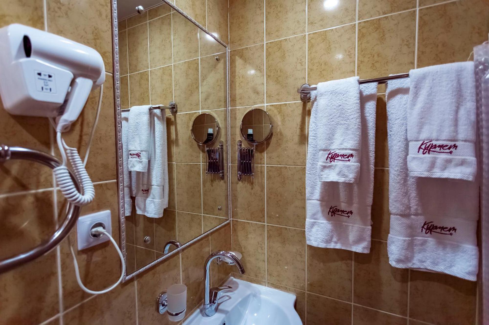 Kurmet Hotel Уральск Экстерьер фото