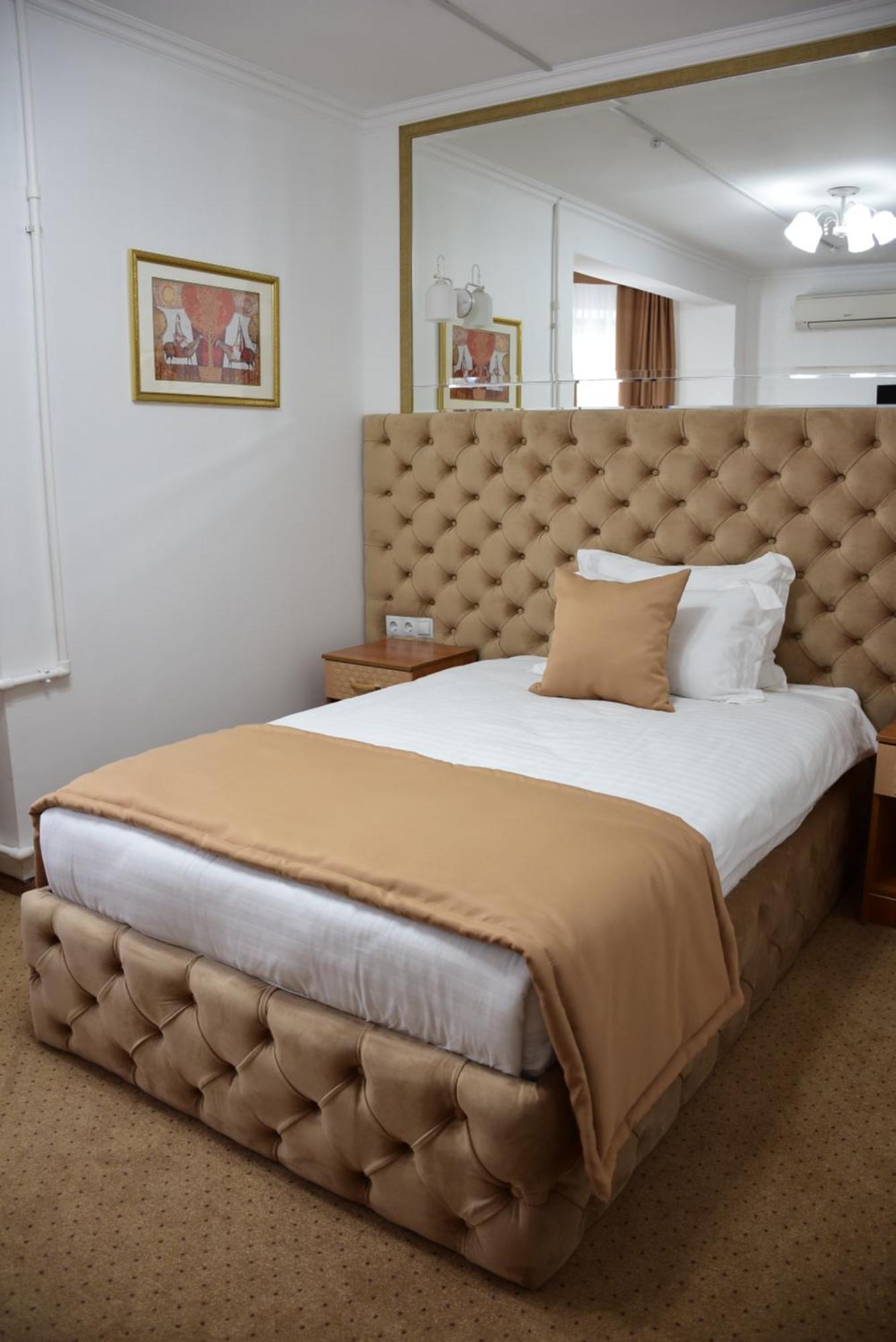 Kurmet Hotel Уральск Экстерьер фото