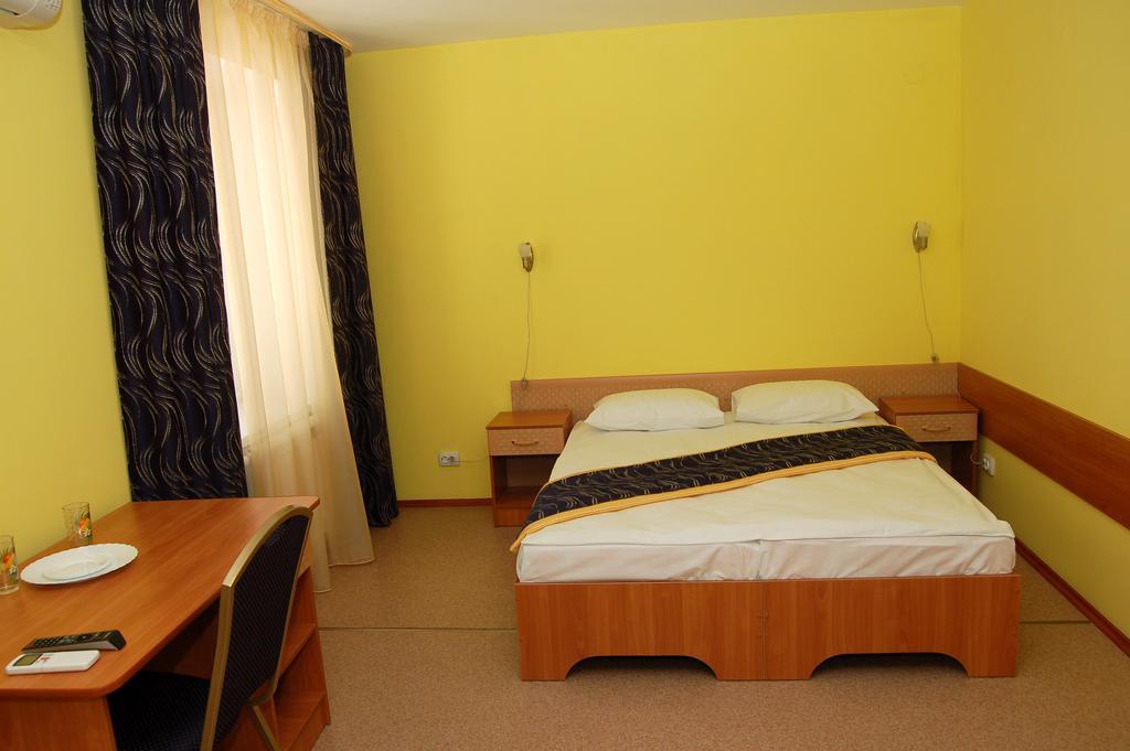 Kurmet Hotel Уральск Экстерьер фото