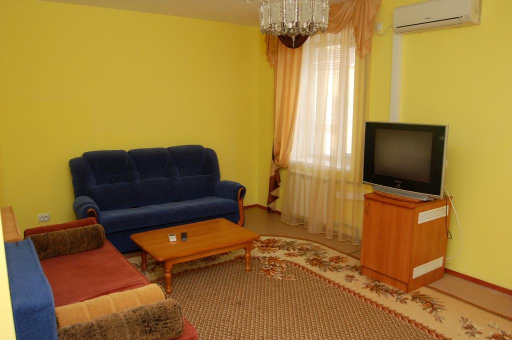 Kurmet Hotel Уральск Экстерьер фото