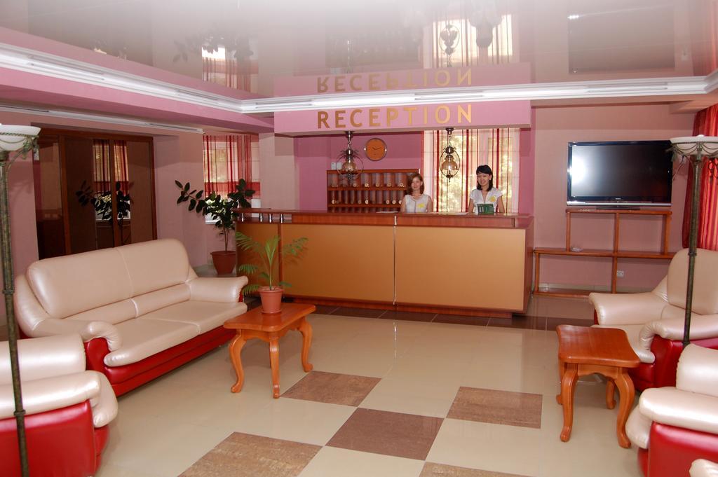 Kurmet Hotel Уральск Экстерьер фото