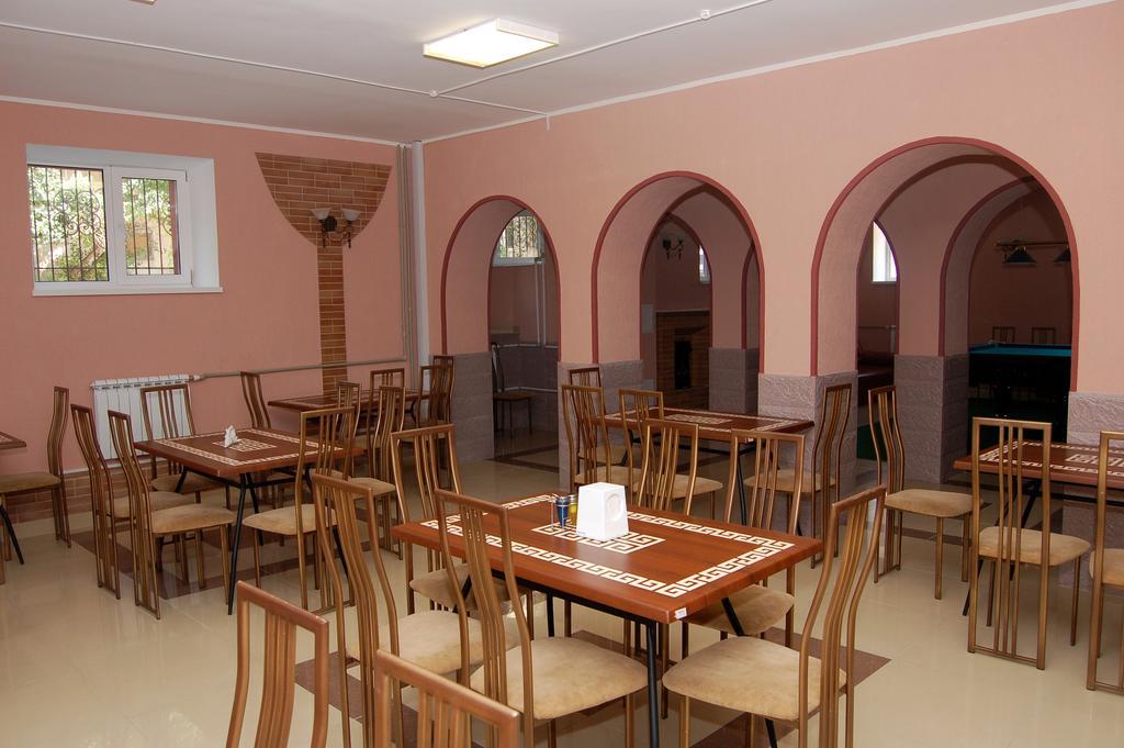 Kurmet Hotel Уральск Экстерьер фото