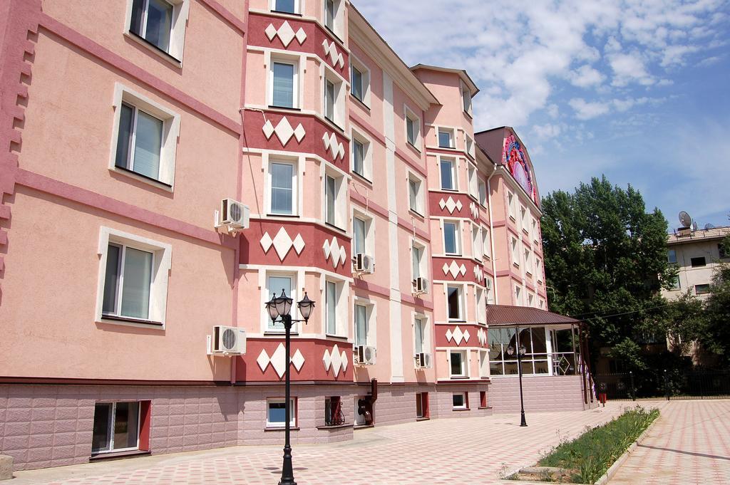 Kurmet Hotel Уральск Экстерьер фото